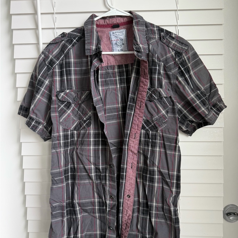 Men Buffalo David Bitton Gray Plaid Short-Sleeve Button-Down with Maroon Accents